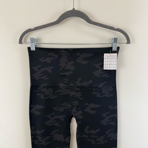 Spanx Black and Gray Camouflage Ecocare Seamless Leggings Size 1X NWT - Picture 5 of 12